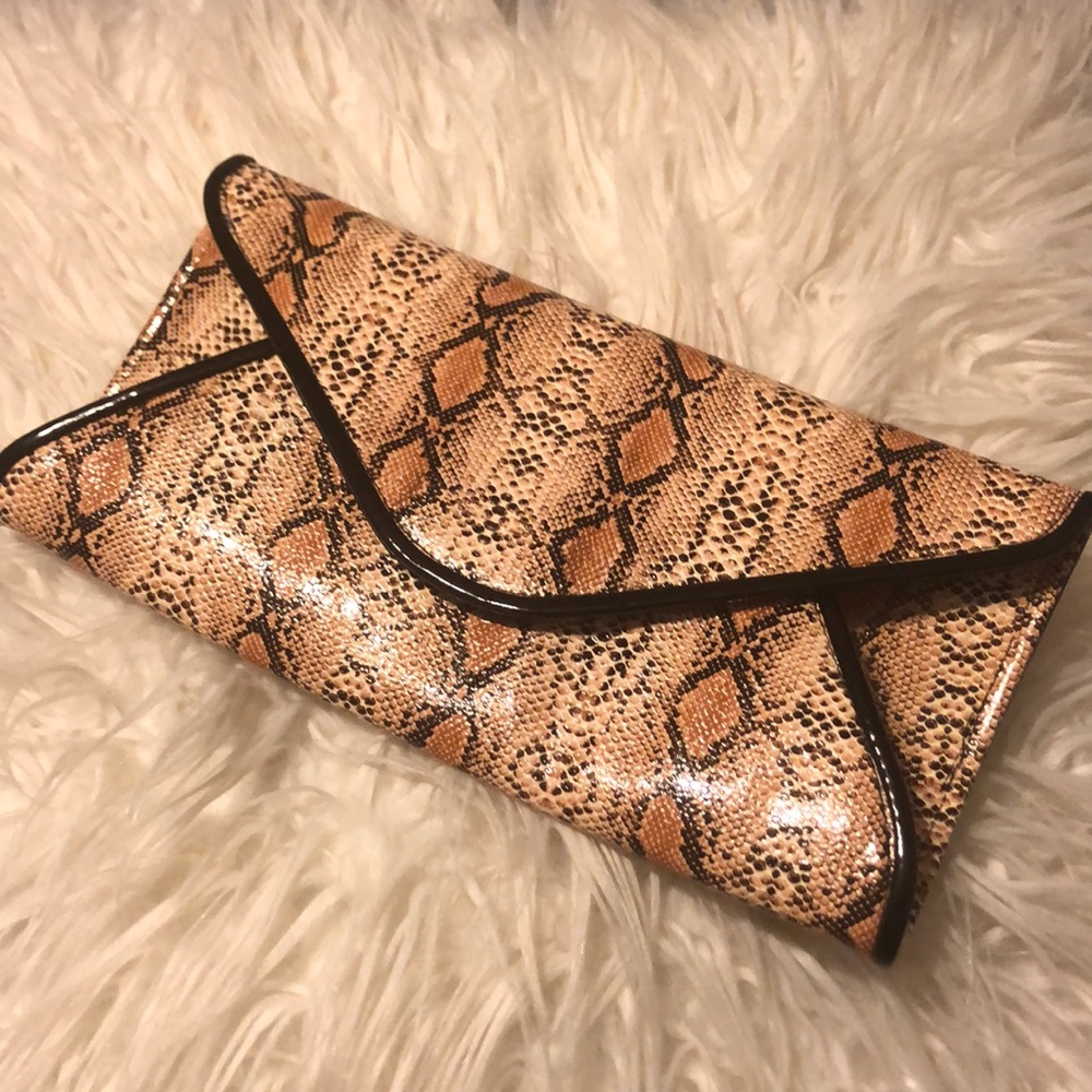 Faux snakeskin clutch!😁